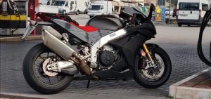 aprilia-svela-le-nuove-rsv4-e-rsv4-factory-2021
