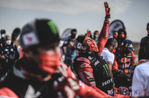 dakar-2021-benavides-celebra-il-trionfo-pazzesco