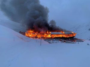 distrutto-da-un-incendio-il-top-mountain-motorcycle-museum-del-passo-rombo