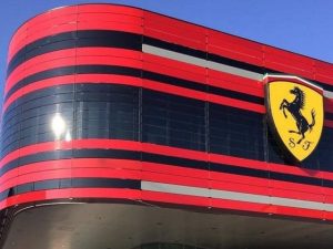 in-programma-unasta-eccezionale-dedicata-alla-ferrari-tra-i-cimeli-anche-i-caschi-di-schumacher