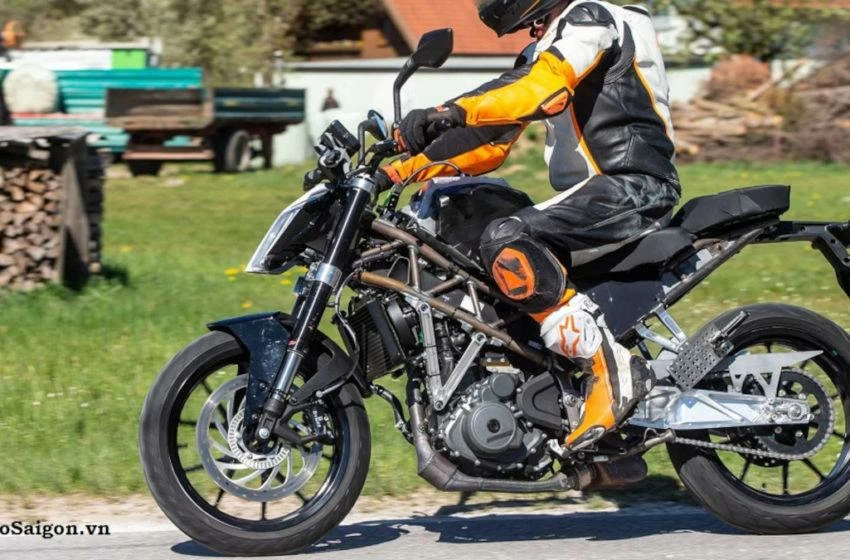 ktm-svela-390-duke-2021