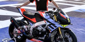 max-biaggi-i-botti-di-capodanno-arrivano-dalla-aprilia-tuono-v4-x