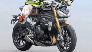 nuova-triumph-speed-triple-rs-motore-e-foto-spia-video