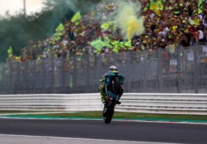 grande-festa-a-misano-per-valentino-rossi-con-il-nuovo-decreto-fino-a-35-000-persone-sulle-tribune