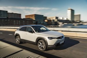 mazda-mx-30-e-mazda-rent-il-binomio-perfetto-per-un-approccio-alla-mobilita-elettrica
