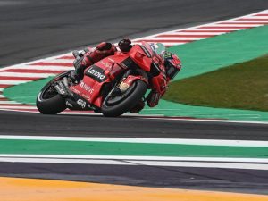 motogp-misano-2-2021-quarta-pole-consecutiva-per-bagnaia-in-prima-fila-anche-luca-marini