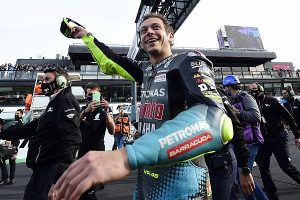 motogp-misano-valentino-rossi-si-emoziona-il-modo-migliore-per-dire-ciao