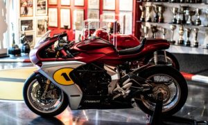 mv-augusta-superveloce-ago-lanciato-il-modello-per-giacomo-agostini