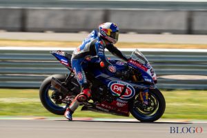 sbk-argentina-razgatlioglu-domina-gara-1-e-vola-a-29