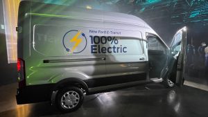 ford-e-transit-abbiamo-visto-in-anteprima-la-versione-elettrica-delliconico-furgone