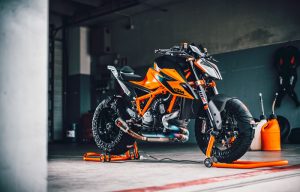 ktm-1290-super-duke-r-e-1290-super-duke-r-evo-le-foto