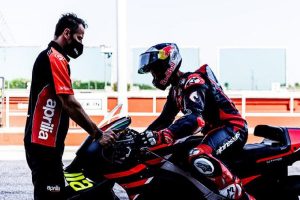 motogp-laprilia-sfoggia-una-livrea-speciale-al-gp-di-valencia