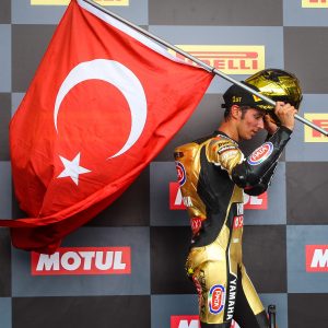 sbk-indonesia-2021-razgatlioglu-dedico-la-vittoria-a-mio-papa-che-non-ce-piu