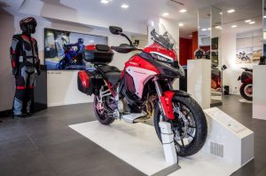 ducati-a-parigi-un-nuovo-pop-store-dedicato-alla-multistrada-v4