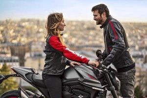 ducati-corse-yearbook-2021-unidea-regalo-per-natale-che-gli-appassionati-apprezzerebbero
