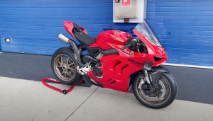 ducati-panigale-v4-2022-la-video-prova