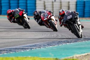 ducati-panigale-v4s-2022-la-prova-in-pista-a-jerez