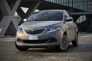 lancia-ypsilon-alberta-ferretti-una-serie-speciale-allinsegna-della-moda-italiana