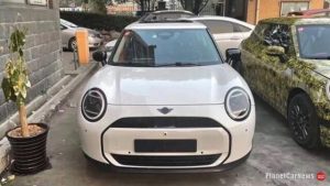 nuova-mini-cooper-2023-prime-foto-spia-di-interni-ed-esterni