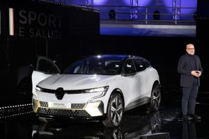 nuova-renault-megane-electric-e-tech-prezzi-per-litalia
