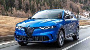 alfa-romeo-tonale-in-modalita-f1-on-the-road-con-bottas-e-guanyu