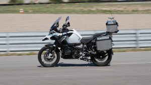 bmw-r-1200-gs-a-guida-autonoma-eccola-in-azione-video