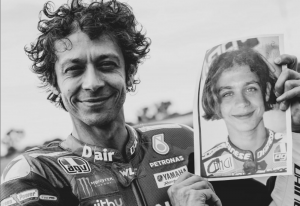 dainese-e-valentino-rossi-una-lunga-storia-damore-ancora-insieme-fino-al-2024