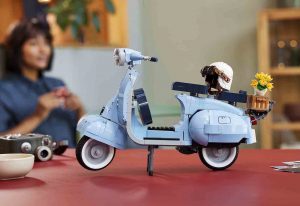 lego-vespa-125-il-modellino-nato-dalla-collaborazione-tra-le-due-eccellenze-italiane