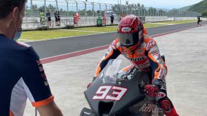 motogp-test-indonesia-pioggia-polvere-e-cadute-nella-prima-giornata