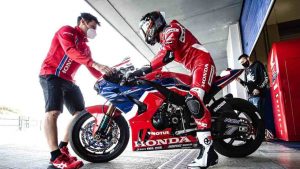 sbk-honda-test-top-secret-lecuona-e-vierge-spingono-con-la-fireblade