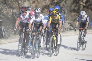 effetto-domino-in-bici-a-terra-10-mezzi-a-due-ruote-ecco-il-video-dello-strike