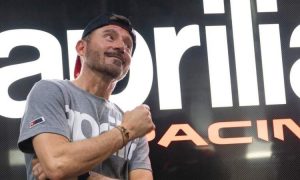 max-biaggi-e-il-messaggio-per-valentino-rossi-bastava-una-frase