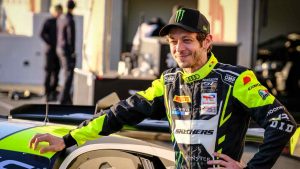 valentino-rossi-esordio-ufficiale-nel-gt-wce-il-neo-papa-ritorna-in-pista