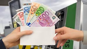 corri-immediatamente-qui-ti-regalano-un-sacco-di-soldi-in-buoni-benzina-che-aspetti