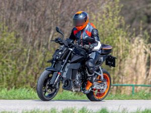 ktm-990-duke-le-foto-spia-che-confermano-lo-sviluppo-del-nuovo-modello