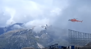 video-virale-si-improvvisa-stuntman-e-lancia-la-moto-a-diversi-metri-daltezza