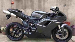 ycr-la-sportiva-cinese-e-uguale-alla-panigale-ma-ha-con-motore-elettrico-costa-pochissimo