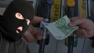 carburante-la-truffa-e-dietro-langolo-il-trucchetto-dei-benzinai-per-fregarti-tutti-i-soldi