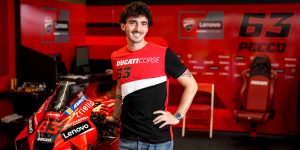 ducati-ecco-la-linea-di-abbigliamento-gp-team-replica-2022