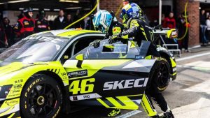 gt-wce-valentino-rossi-prima-top-10-incidente-evitato-in-gara-1