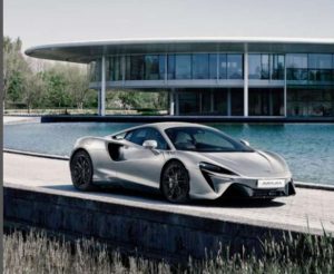 mclaren-crea-un-componente-speciale-in-onore-della-regina-elisabetta-meraviglioso
