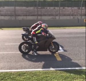 sfida-in-casa-ducati-motoe-vs-motogp-il-video-della-partenza