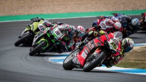 superbike-bautista-beffato-allultimo-giro-ducati-resta-leader