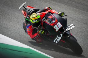 aprilia-si-presenta-con-una-novita-tecnica-mai-vista-prima-lalettone-posteriore-sembra-una-f1