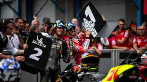 bezzecchi-alle-stelle-ho-rubato-la-bandiera-di-valentino-rossi