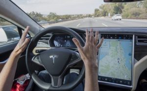 le-tesla-ti-spiano-mentre-guidi-in-cina-vietato-lutilizzo-anche-in-germania-corrono-ai-ripari