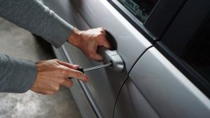 vernice-auto-attento-queste-sostanze-ti-disintegrano-lauto-lavale-subito-o-restano-per-sempre