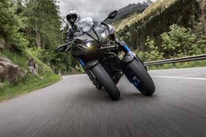 yamaha-niken-con-pedersoli-e-salvadori-alla-gara-in-salita