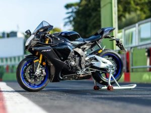 yamaha-r1-dopo-7-anni-cambia-veste-ecco-cosa-sappiamo-del-nuovo-modello-per-il-2023
