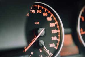 codice-della-strada-il-nuovo-limitatore-di-velocita-terrorizza-dovranno-montarlo-tutte-le-auto